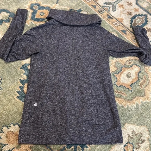 Size - 4 Lululemon pullover - Picture 4 of 4